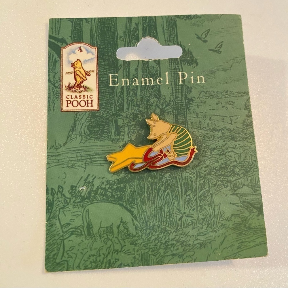 Michel & Co Disney Christmas Piglet With Star & Ribbon Tie Tac Pin Vintage New